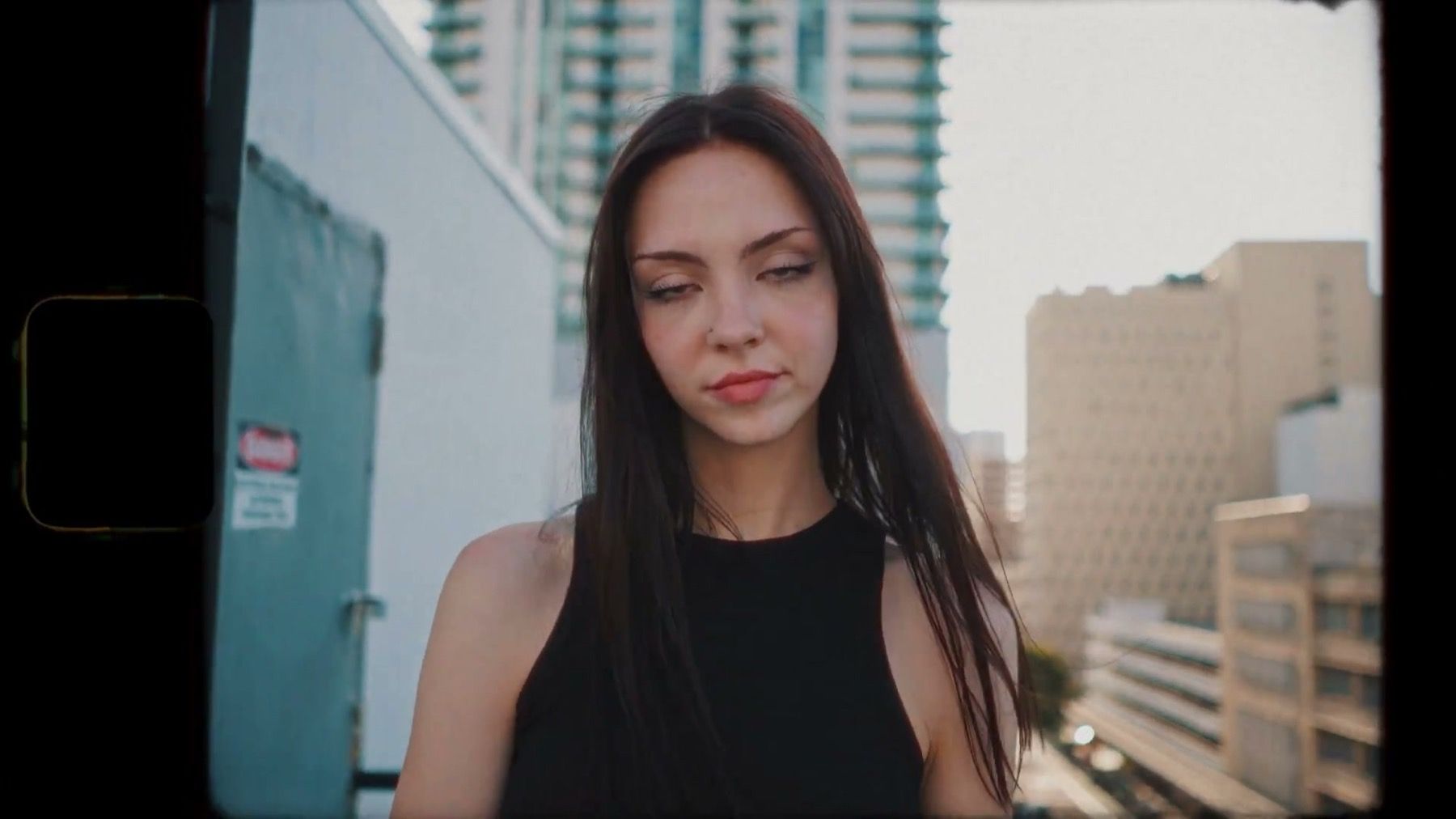 Des Yeux Capables de Raser une Ville, frame 3